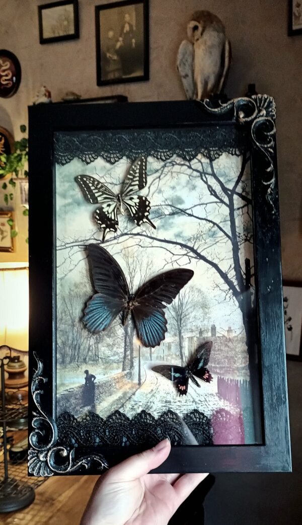 Collection gothique "Toiles oubliées: A Moonlit Stroll"